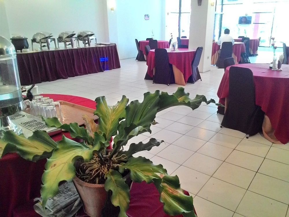 Hotel Bandara Syariah Negarasaka Bagian luar foto