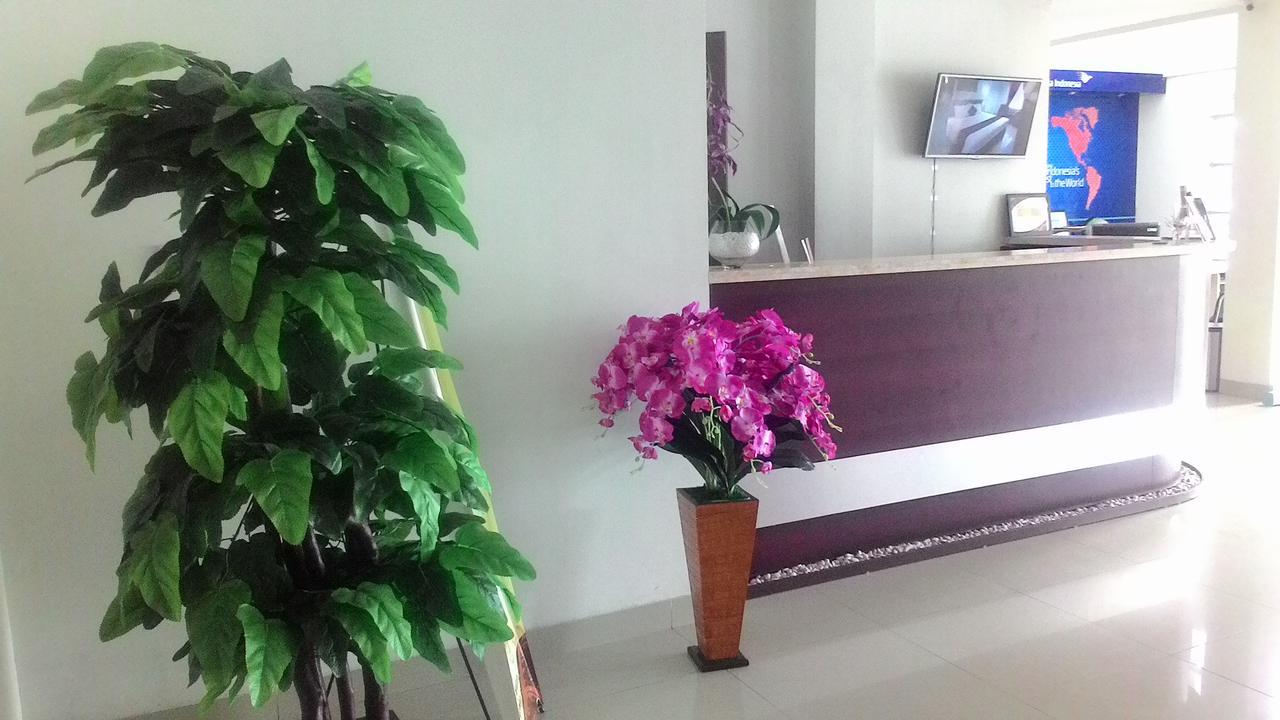 Hotel Bandara Syariah Negarasaka Bagian luar foto