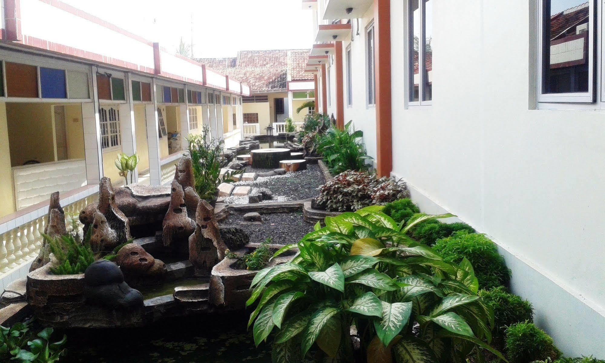 Hotel Bandara Syariah Negarasaka Bagian luar foto