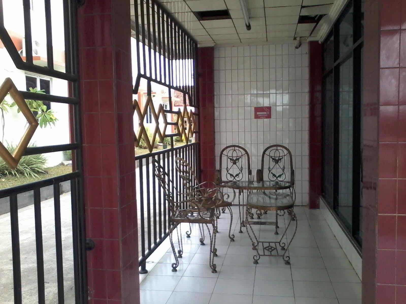 Hotel Bandara Syariah Negarasaka Bagian luar foto